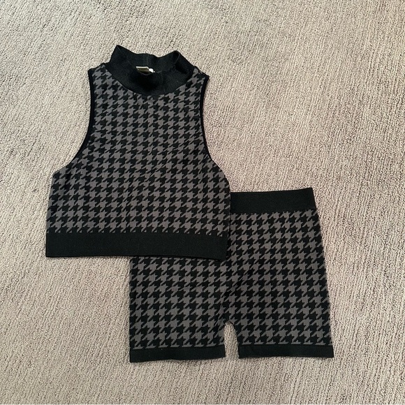 Lounge Set - Picture 2 of 4